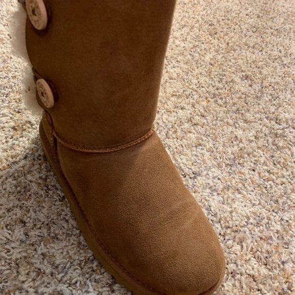 UGG Bailey Button Triplet Chestnut - Picture 4 of 10